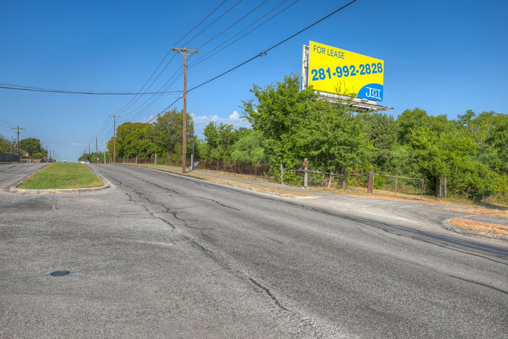 648 W County Line Rd, New Braunfels, TX 78130